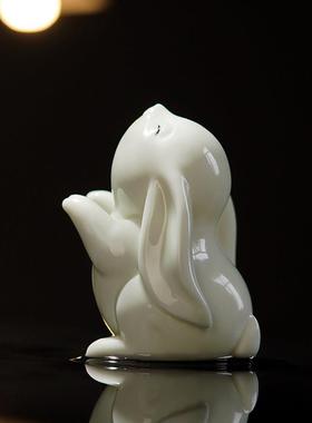 现代简约可爱小兔子摆件家居客厅办公桌面装饰品创意陶瓷玉兔摆设