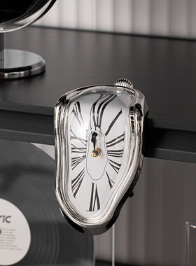 速发边缘融化时术板奢样轻间客厅艺钟品摆件抽象客厅电视柜摆件