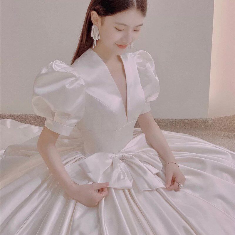 速发2021新本缎面主婚纱简约齐地复古遮粗手臂赫款风极式保守韩简