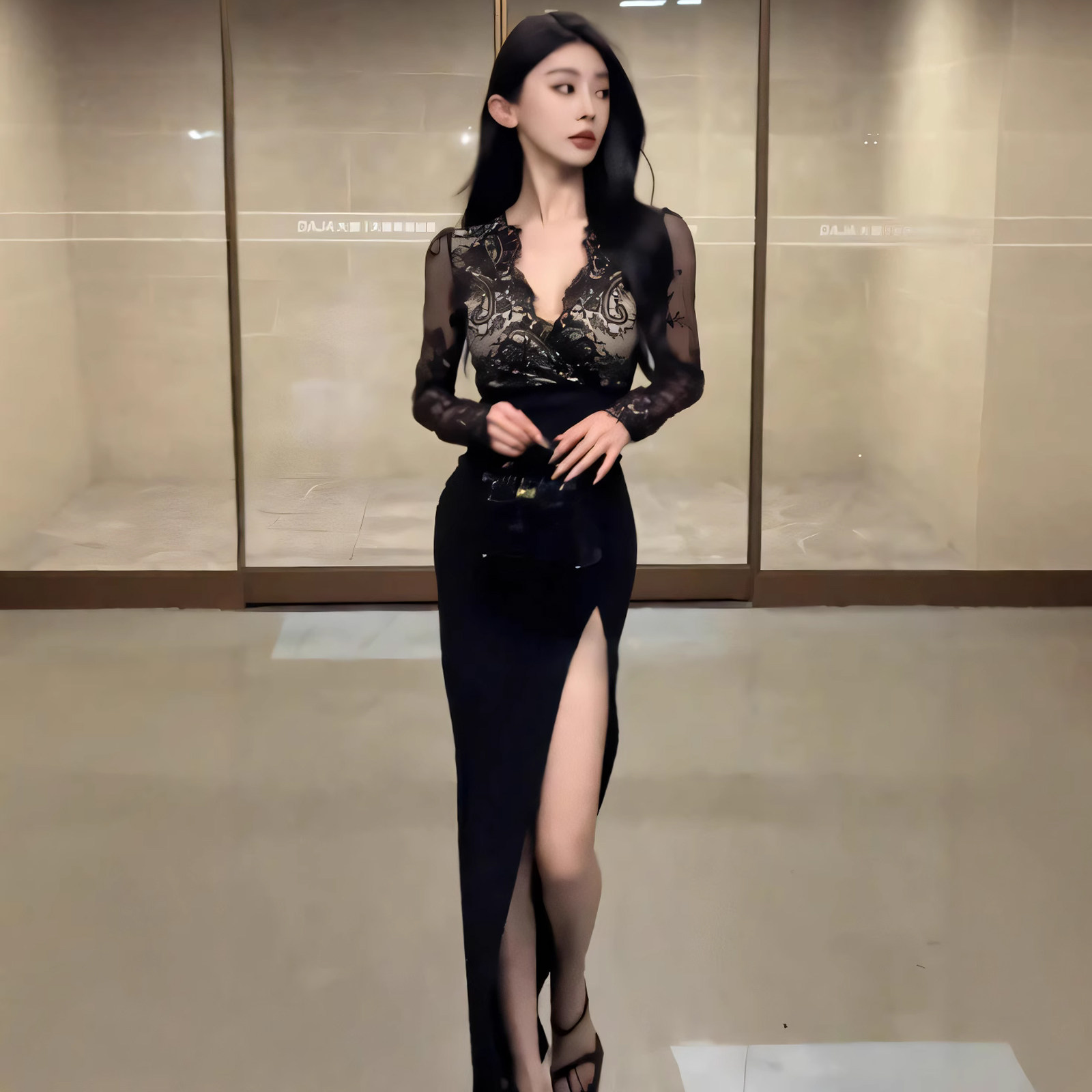 速发v领中长款蕾丝包臀裙紧身人味开叉衣裙风性内搭小妈连衣感秋