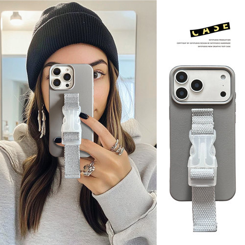 简约灰苹果17promax手机壳适用iphone16缝制腕带支架15plus斜挎14镜头大孔防摔13方便12绑带11男女款软套