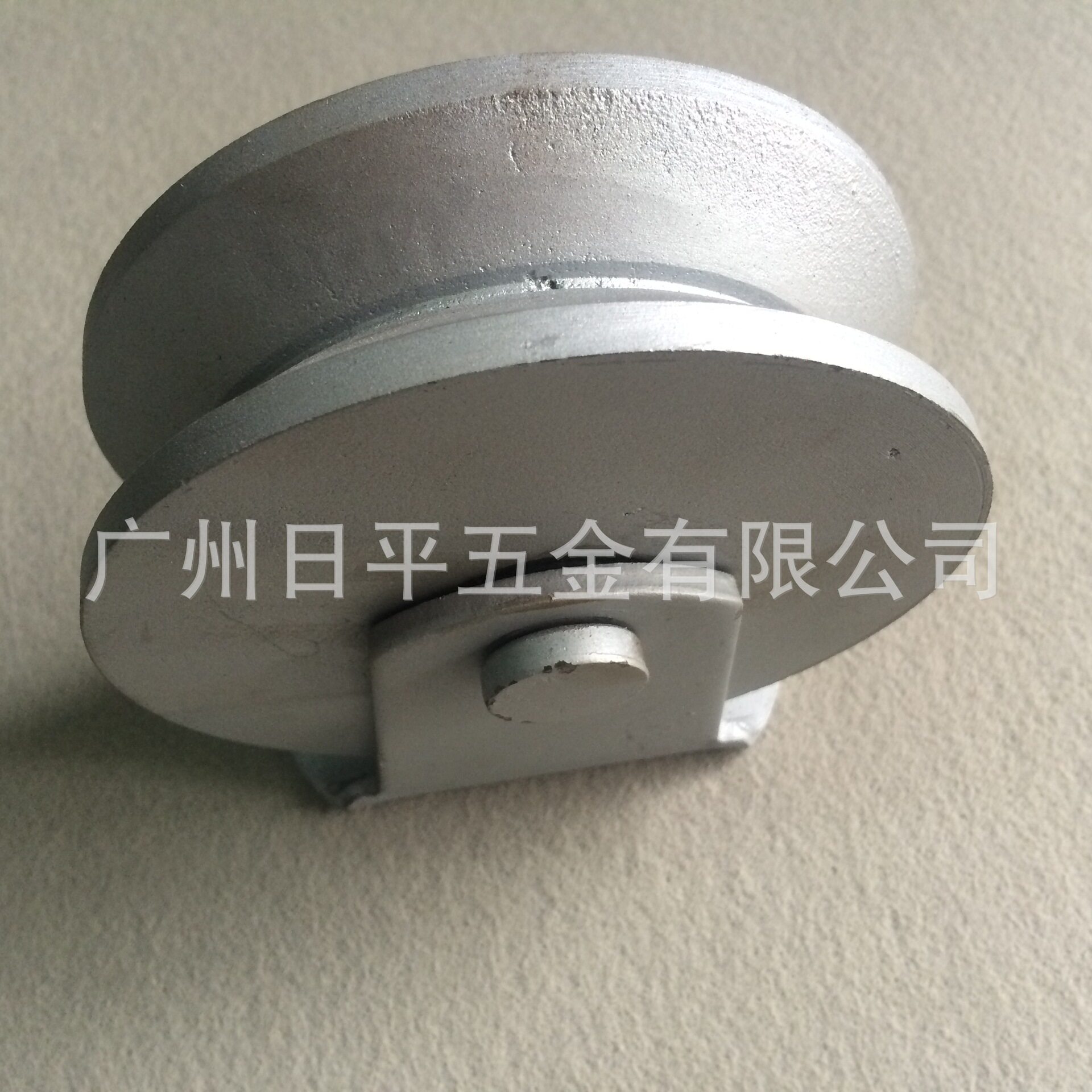 铸铁滑轮（槽轮）直径120*40厚V型带支架定向轮车轮轴承门轮配件