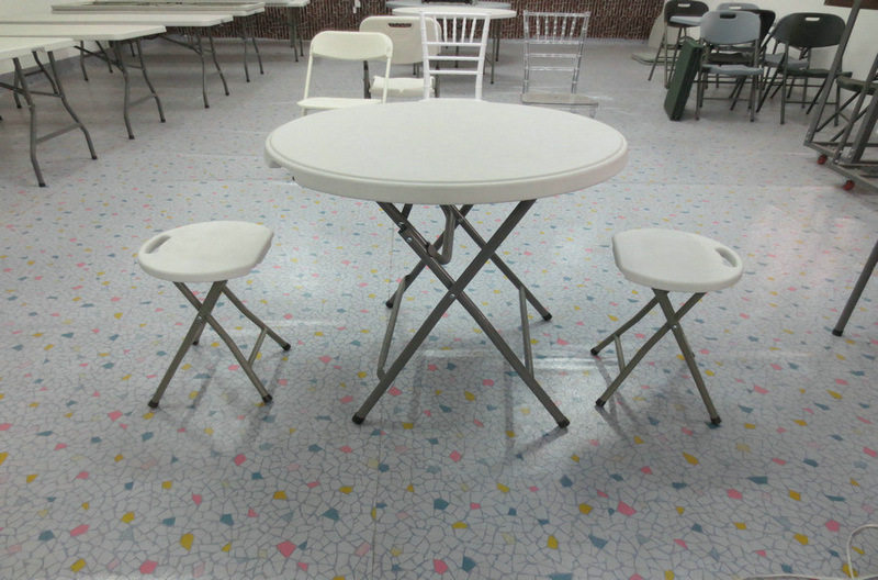 吹塑迷你塑料桌80cm小圆桌两人用户外餐桌吹塑小圆台