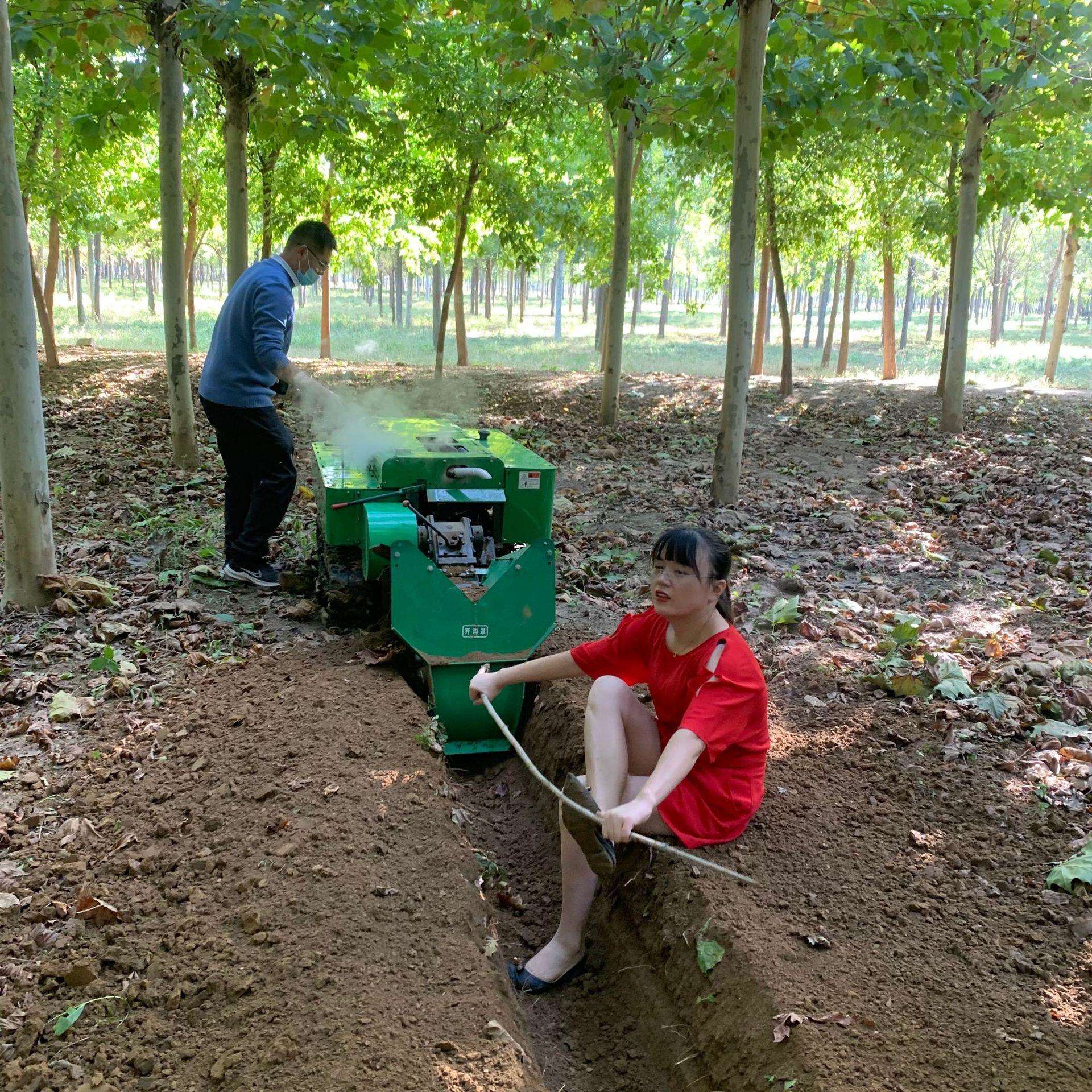 多功能履带式旋耕机农田果园田园管理机遥控小型拖拉机旋耕微耕机
