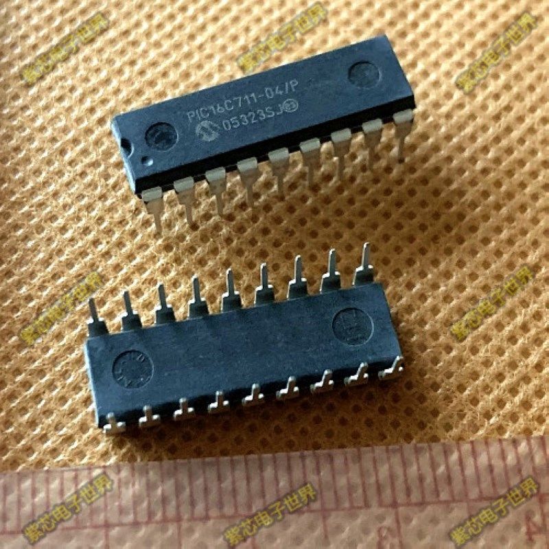 PIC16C711-04/P  PIC16C711 直插DNIP18 进口微控制器芯片
