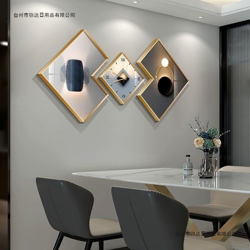现代简约餐厅装饰画时钟轻奢创意壁画带钟表餐厅挂画免打孔三联画
