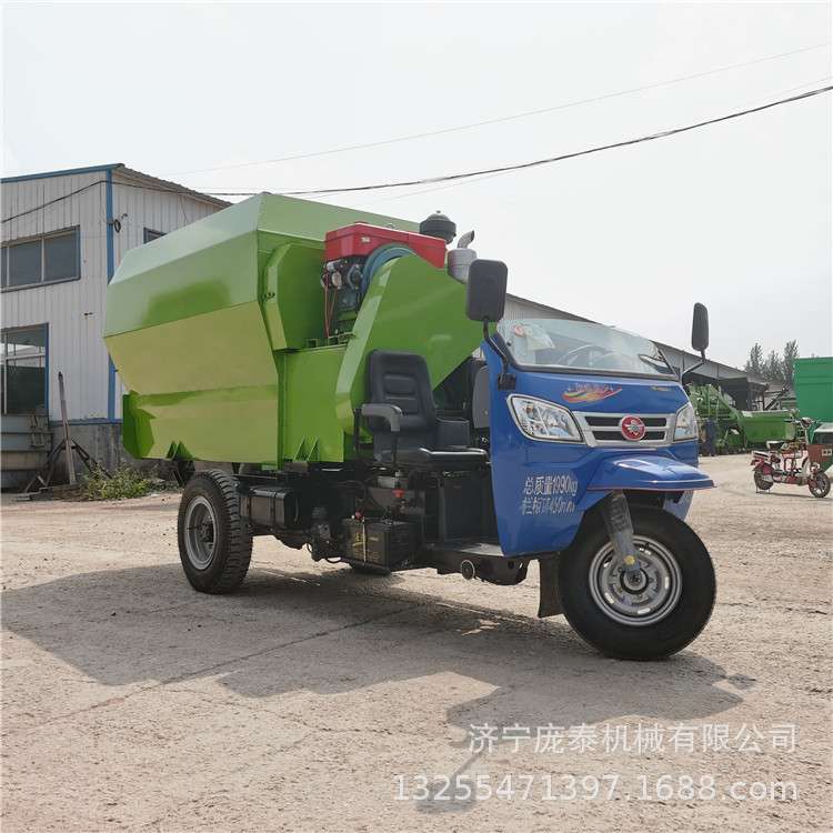 养猪场电动喂料车 羊场草料运输撒料车 机械化喂牛自动搅草投料机