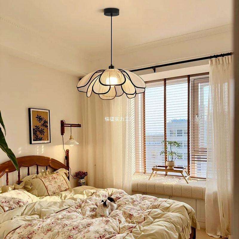 法式奶油风吊灯北欧简约餐厅客厅卧室日式中古风艺术高级感花瓣灯