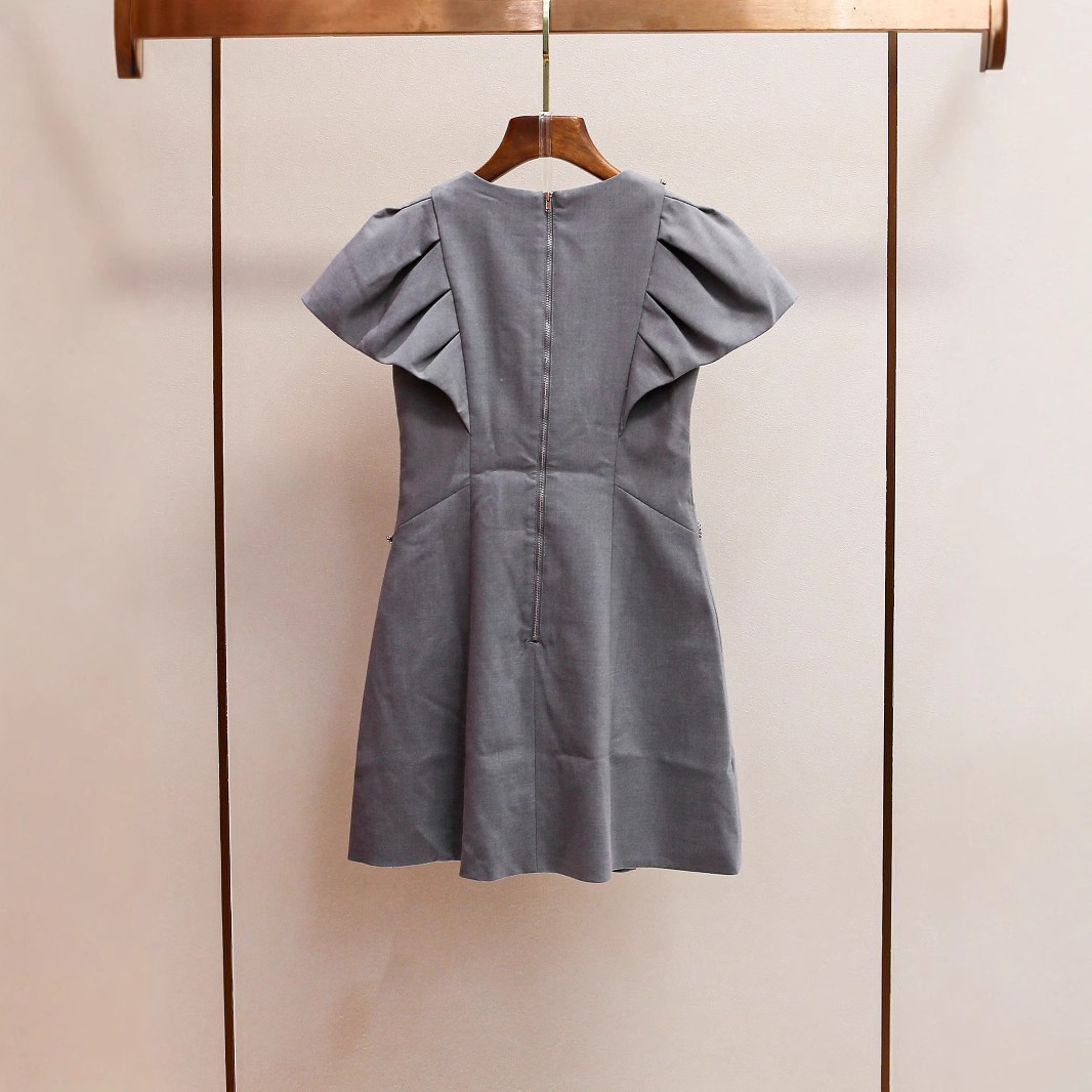 衣莉卓雅24夏季新款法式名媛感灰色圆领泡泡袖镶钻短款连衣裙