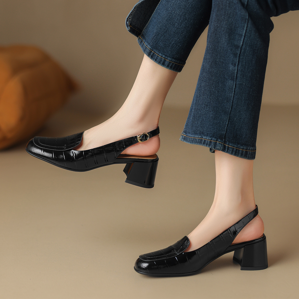 星期六粗跟包头女凉鞋