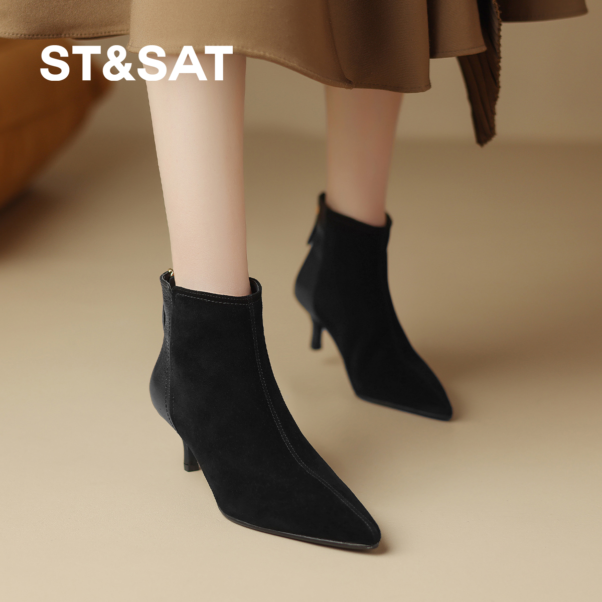 星期六今年流行的靴子女爆款短靴粗跟时装靴秋冬配裙子高跟鞋皮鞋