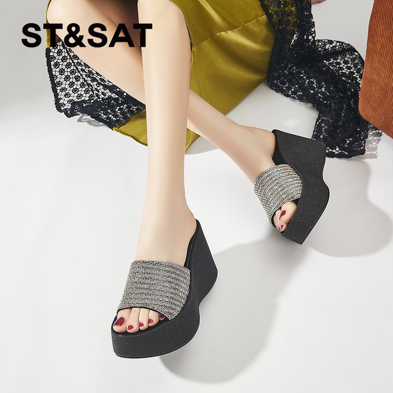 星期六时尚水钻拖鞋女士夏季外穿2025款高级感简约百搭一字女拖鞋