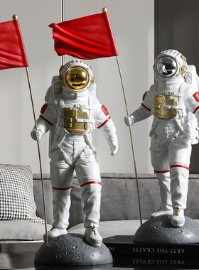 新品创意红旗太空人宇航员摆v件客厅酒柜简约家居装饰品桌面办公