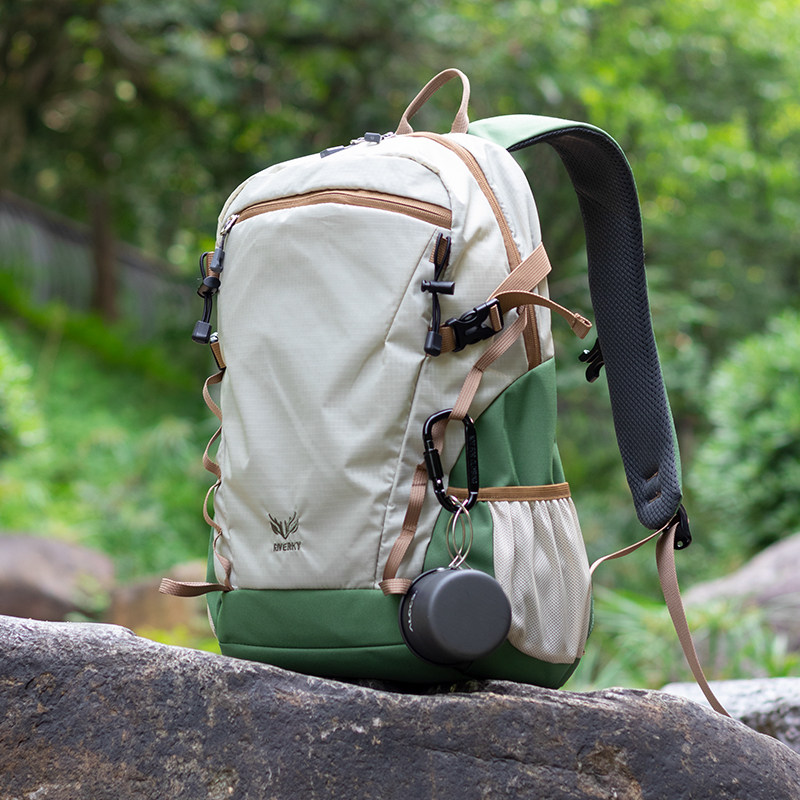 户外轻便旅行小背包女2025新款徒步旅游双肩包25升超轻运动登山包