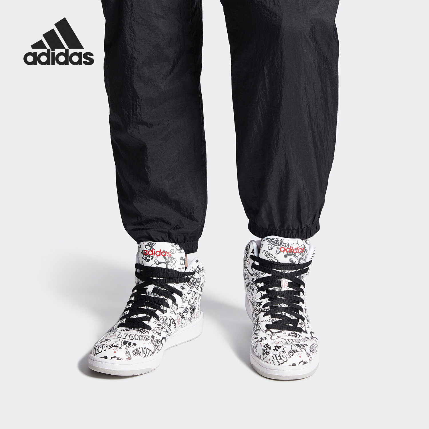 阿迪达斯高帮休闲板鞋