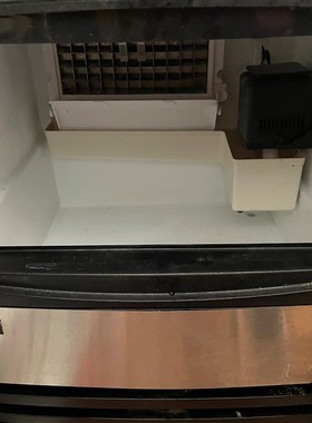 极速转让一台成色非常新的东贝制冰机,产冰量O55公斤,使用不到一