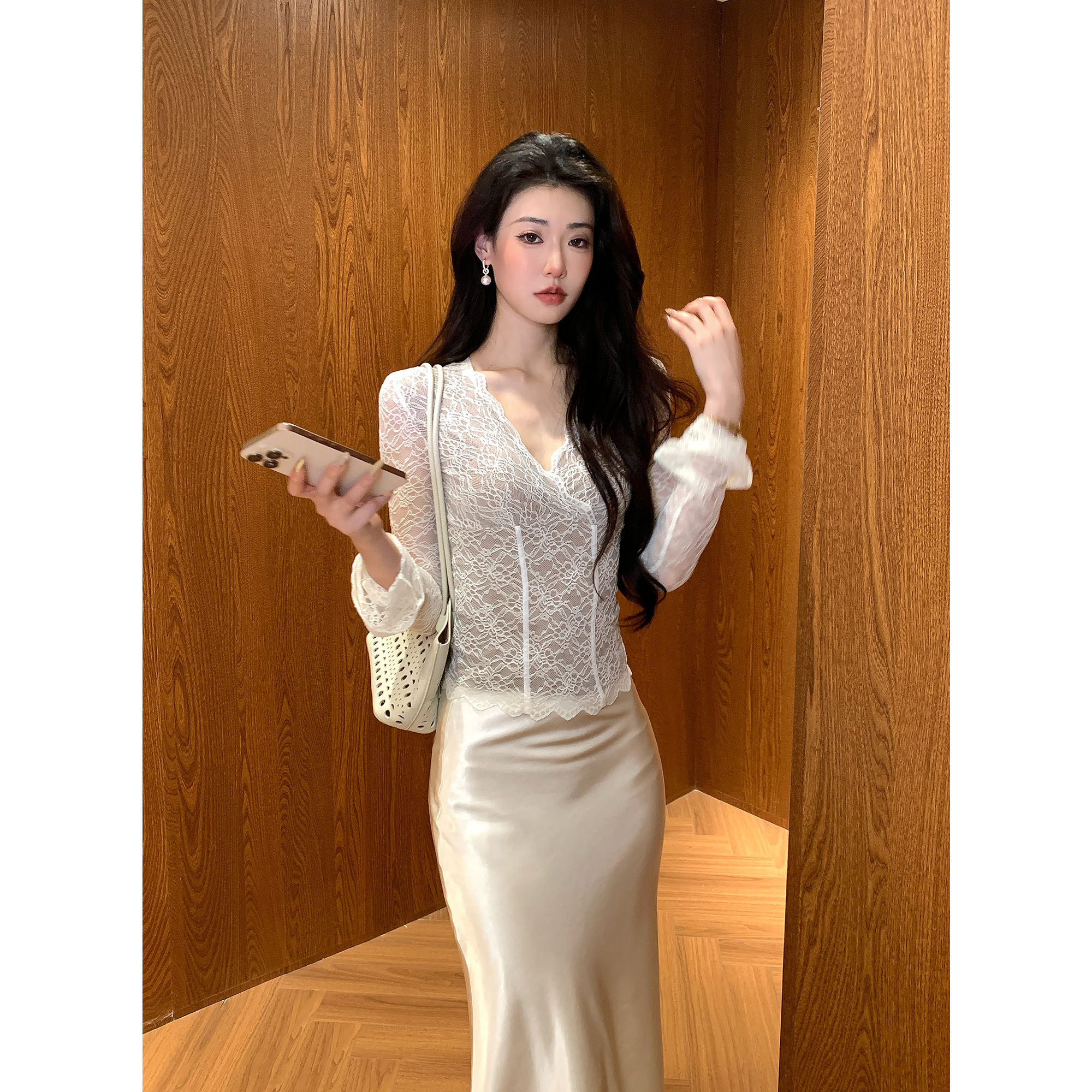 JIJINQI春季喇叭袖v领蕾丝上衣