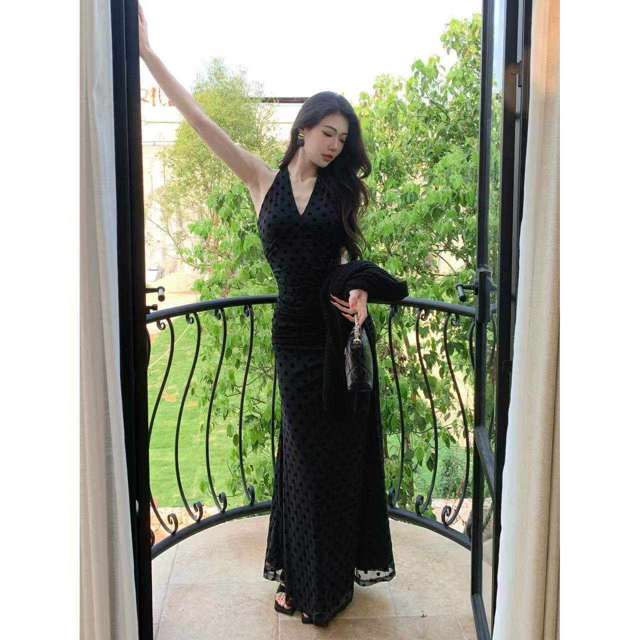 JIJINQI夏季新款v领无袖露肩连衣裙波点收腰显瘦设计感气质女长裙