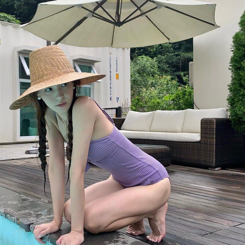 极速泳衣女款2025年新款爆款泡温泉显瘦遮M肚紫色吊带连体保守纯