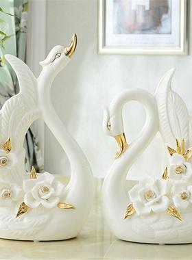 艺术摆件高级天鹅陶瓷家居新房客厅酒柜装饰品工艺品结婚礼物摆设