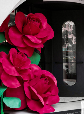 新品门庭红玫瑰h花情人节日店铺橱窗装饰打卡网红背景活动布置大