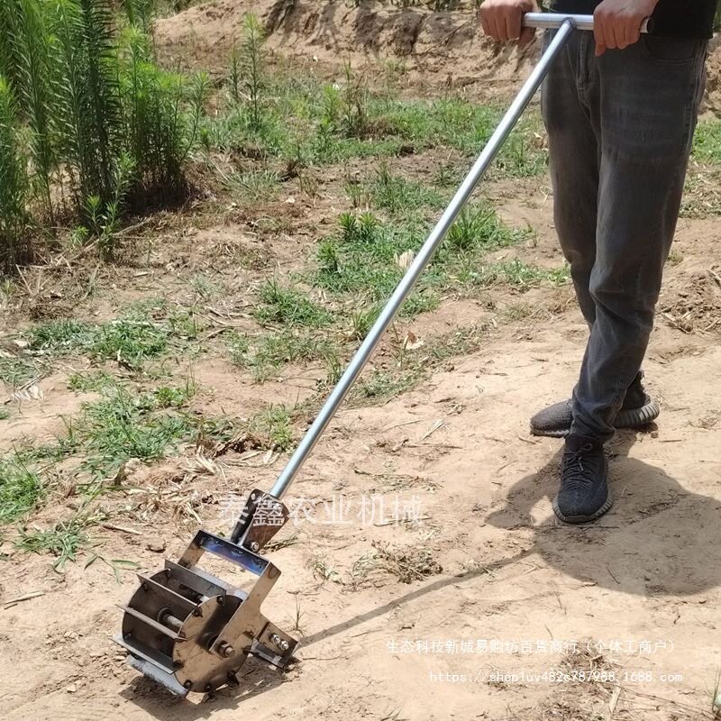 小型家用手推锄草松土器