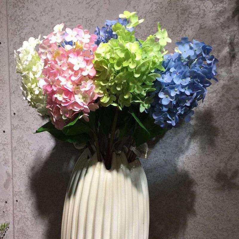 真尖形香奈而绣球假花束装饰客厅卧室花卉样版间婚庆手棒绢布