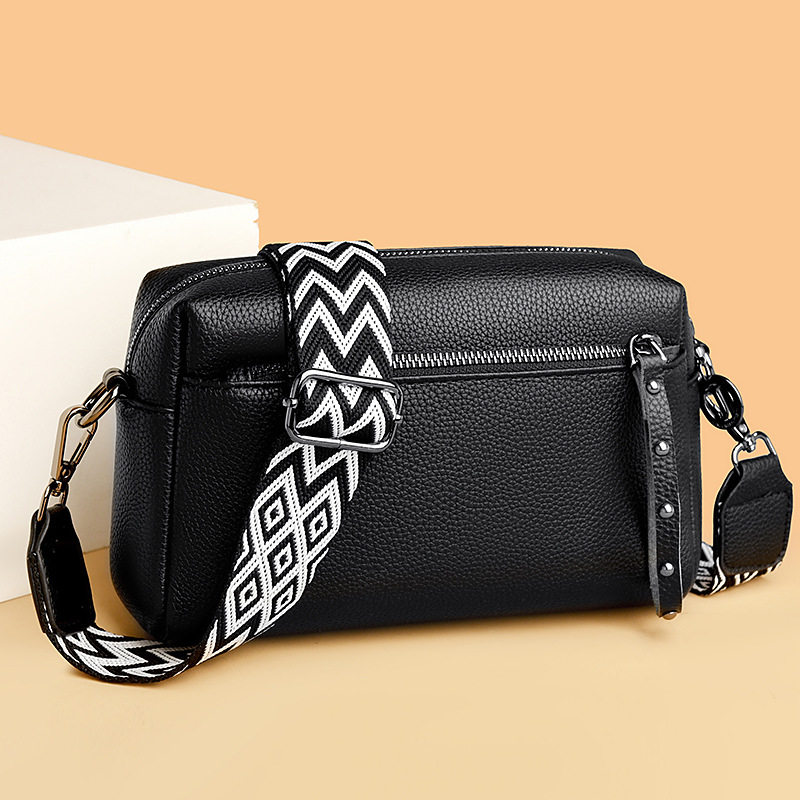 2025新款小方包宽肩带时尚单肩包高级感铆钉大容量女包斜挎包