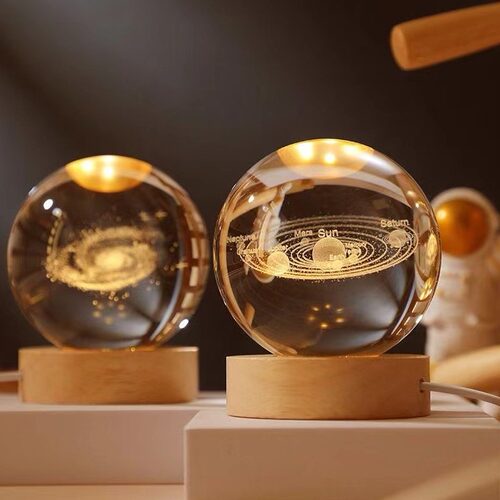 发光星系宇航员3d内雕水晶球小夜灯木质底座创意桌面摆件生日礼品