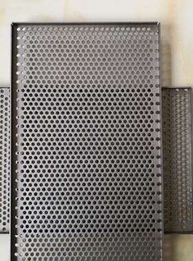 Q235钢板冲孔网厚度16mmm孔径25mm钢板圆孔网磨筛用钢板网