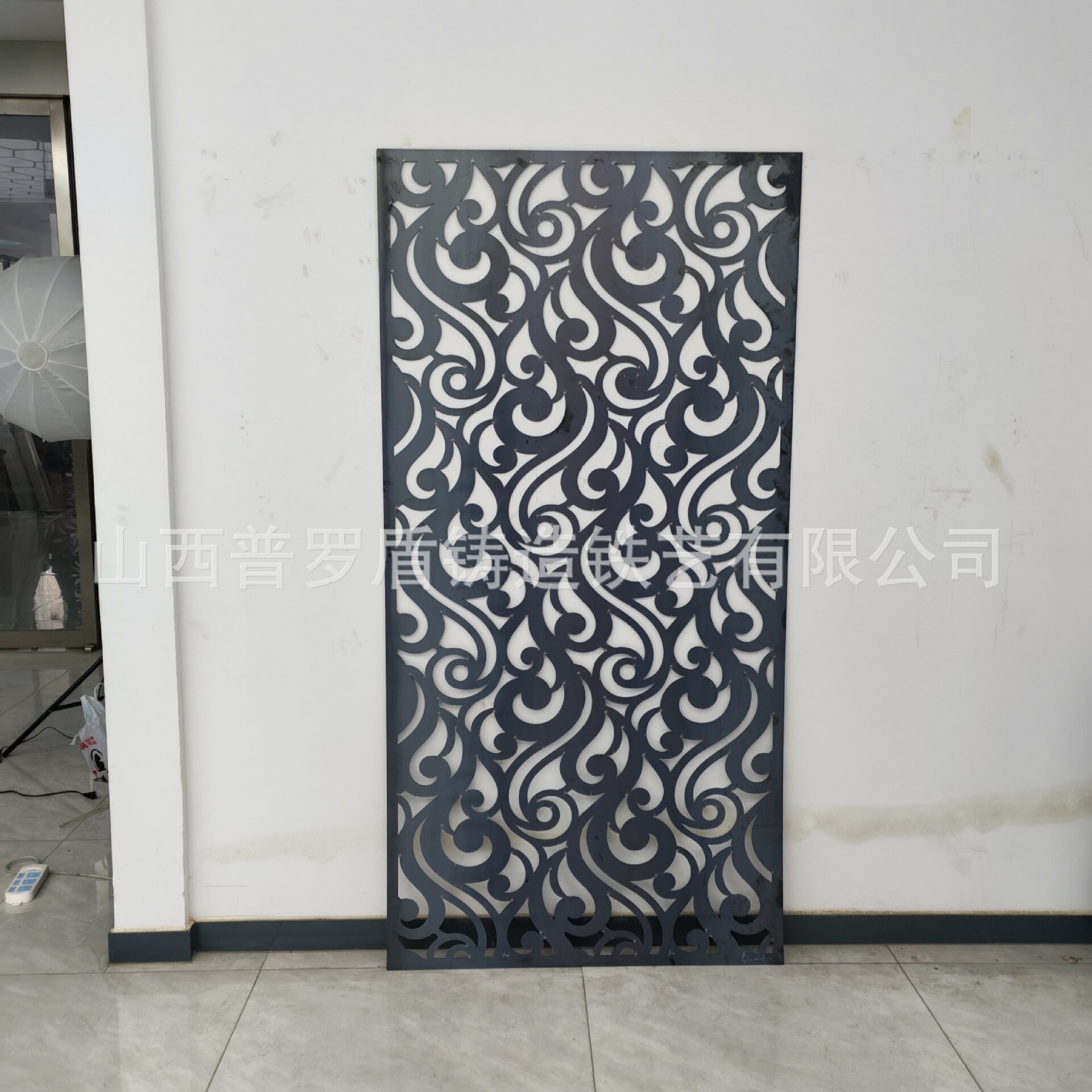 金色轻奢欧式简约风镀锌艺术屏风隔断别墅阳台镂空装饰雕花护栏