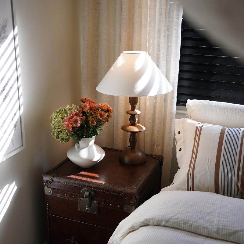 新款复古中古风台灯中式美式客厅实木灯茶室书房氛围感卧室床头灯