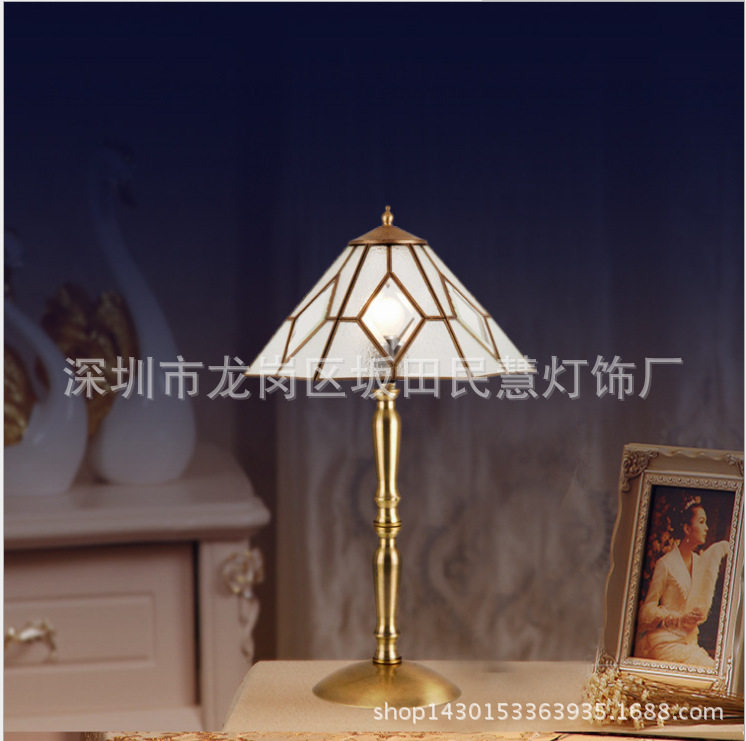 酒店新款玻璃铜台灯厂家供应