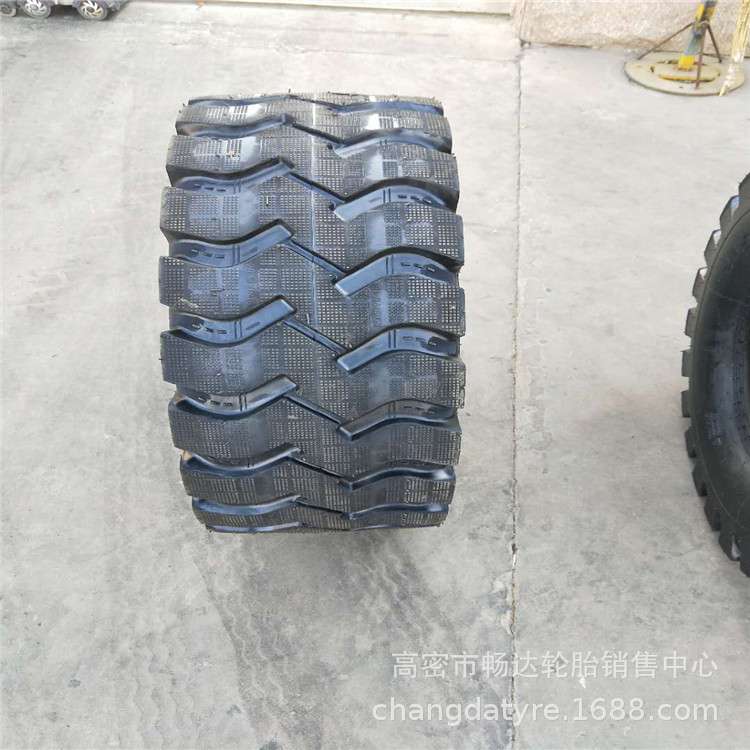 厂家 直供20.5/70-16铲车 装载机 矿山工程轮胎 燕尾花纹带麻点
