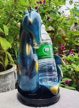 树脂时尚店铺客厅电视柜蓝色马头红酒托装饰摆件