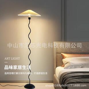 现代简约家用客厅沙发边落地灯酒店民宿客房床头艺术氛围立式台灯