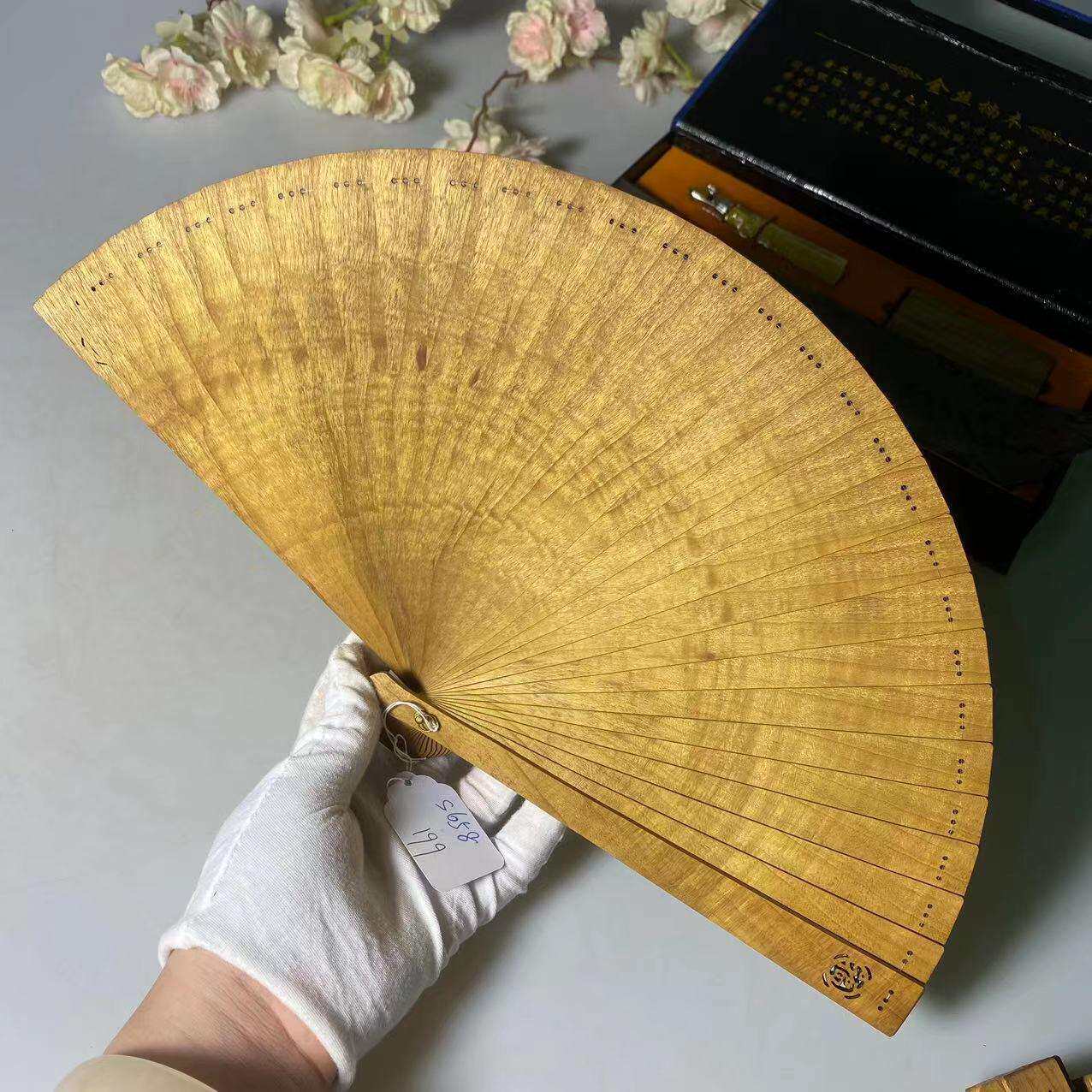 金丝楠木扇子木质高端中国风复古工艺扇简约大气典雅折扇摆件S658