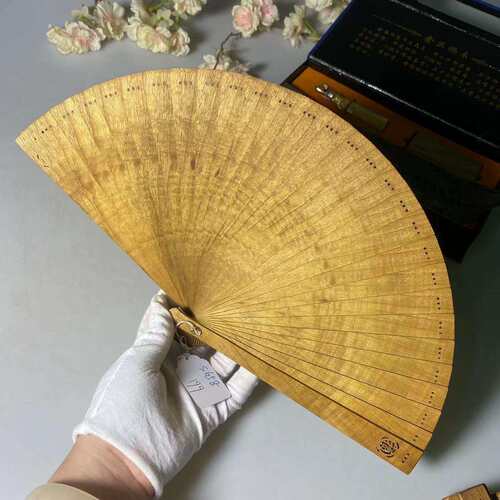 金丝楠木扇子木质高端中国风复古工艺扇简约大气典雅折扇摆件S658