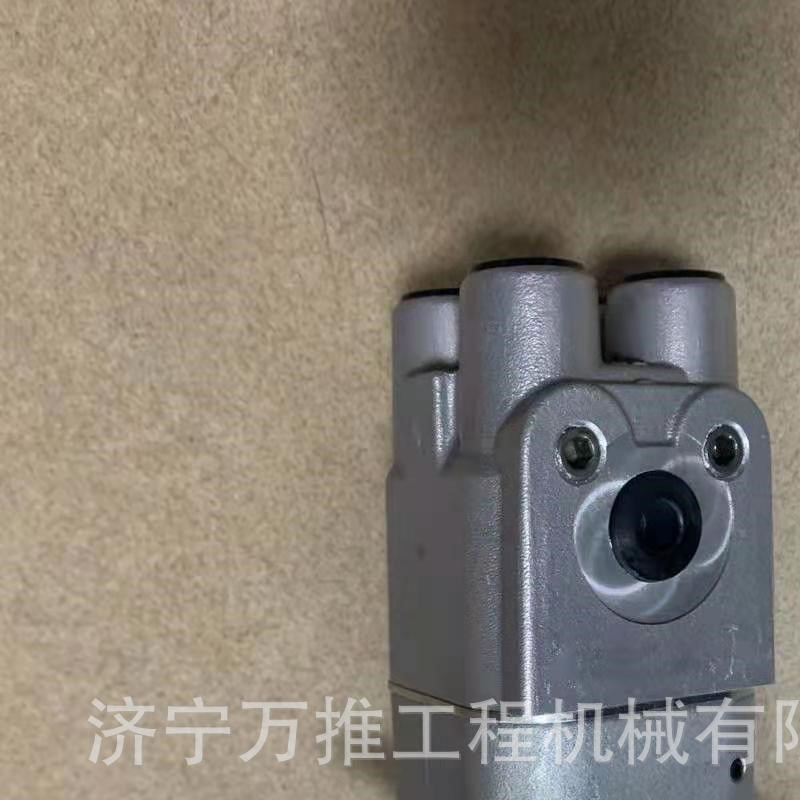 推土机D65PX-12 先导阀总成 702-16-01340