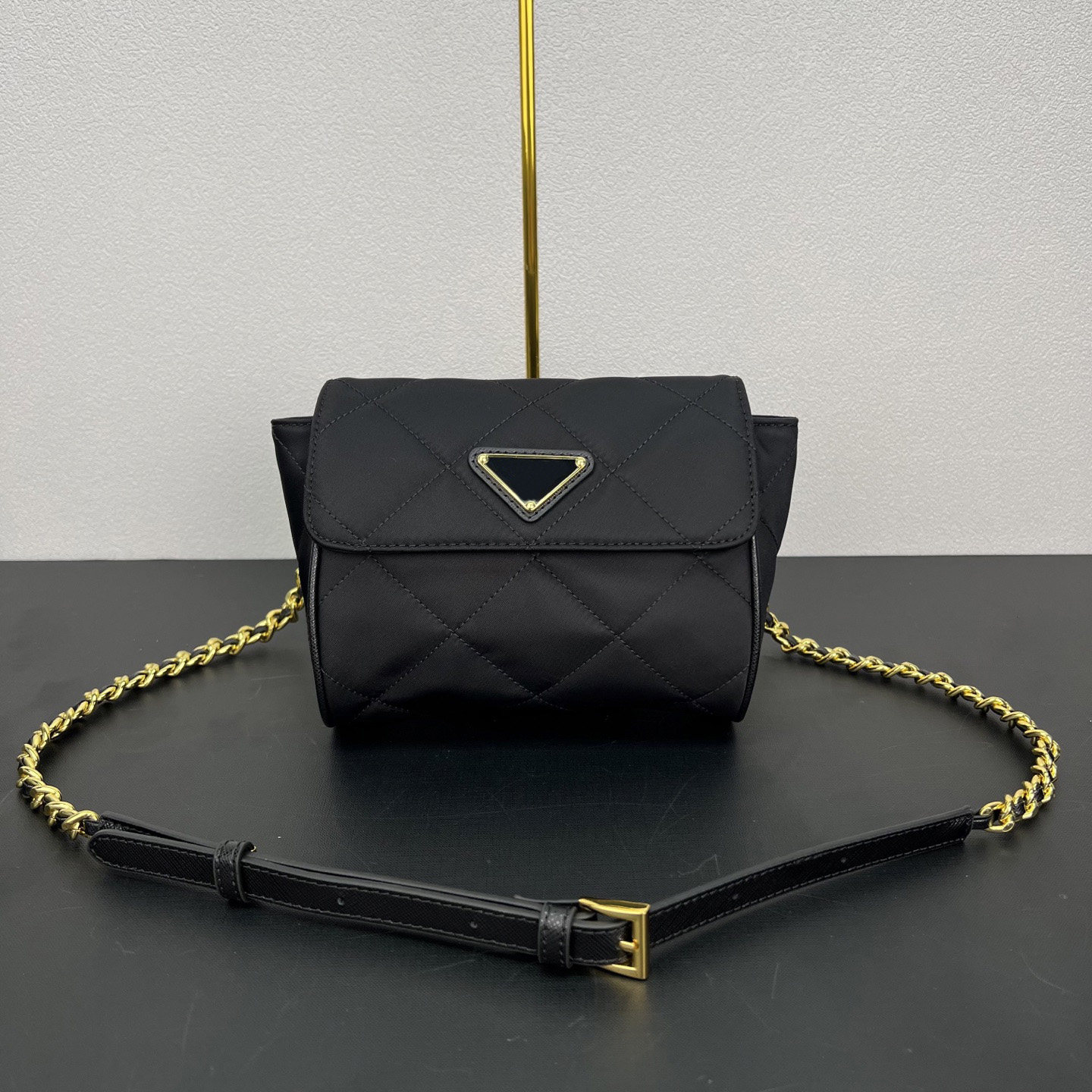 2025新款菱格链条包流浪包女单肩斜挎小包轻便时尚黑色翻盖包18CM