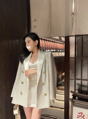 woppei ba1main高级珠光感黑白两色双排金扣直筒宽松垫肩西服外套