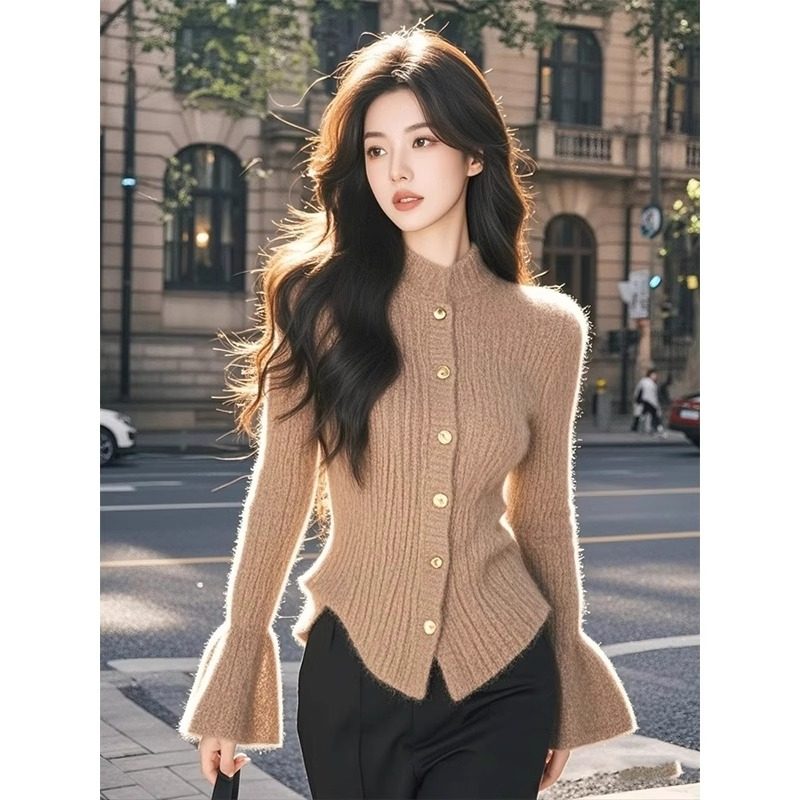 独特别致卡其色立领毛衣针织衫女内搭设计感喇叭袖绝美上衣,女装/女士精品,毛针织衫,淘宝优惠券,粉丝福利购,淘宝优惠卷