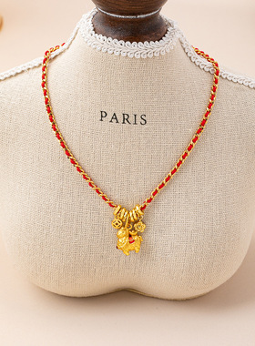 时尚经典复古百搭个性沙金小马吊坠红绳编织项链锆石镶嵌感