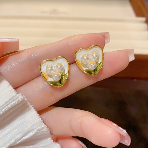 法式轻奢甜美百搭珍珠花束爱心耳钉小众独特时尚简约设计感耳环女