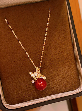 秋冬红色珍珠蝴蝶锆石吊坠项链女复古轻奢感毛衣链气质配饰品
