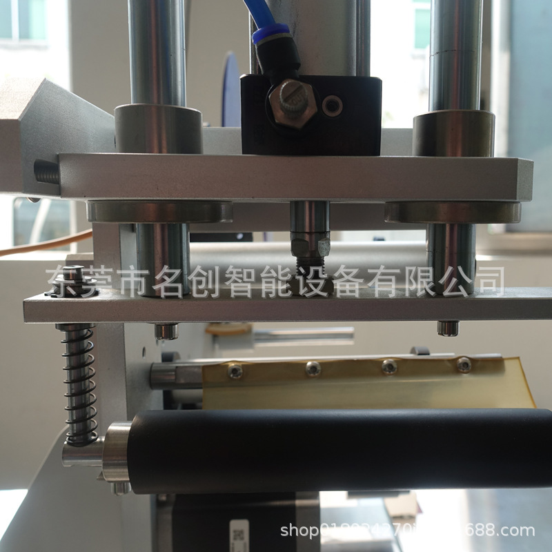 极速辣椒b酱圆瓶扁瓶贴标机半自动方瓶六面瓶锥度不干胶半自动贴