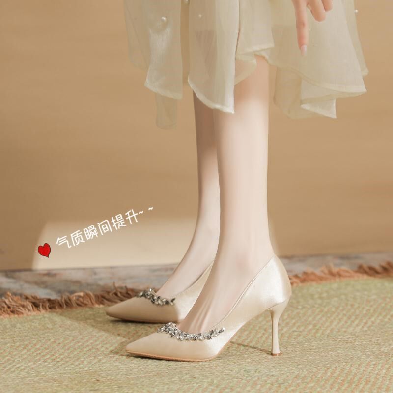 新品大码a高跟鞋女胖脚宽婚鞋伴娘细跟尖头水钻法式气质单鞋白色