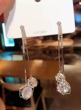 极速2021 new Korean personality fashionJ long zircon rose ea