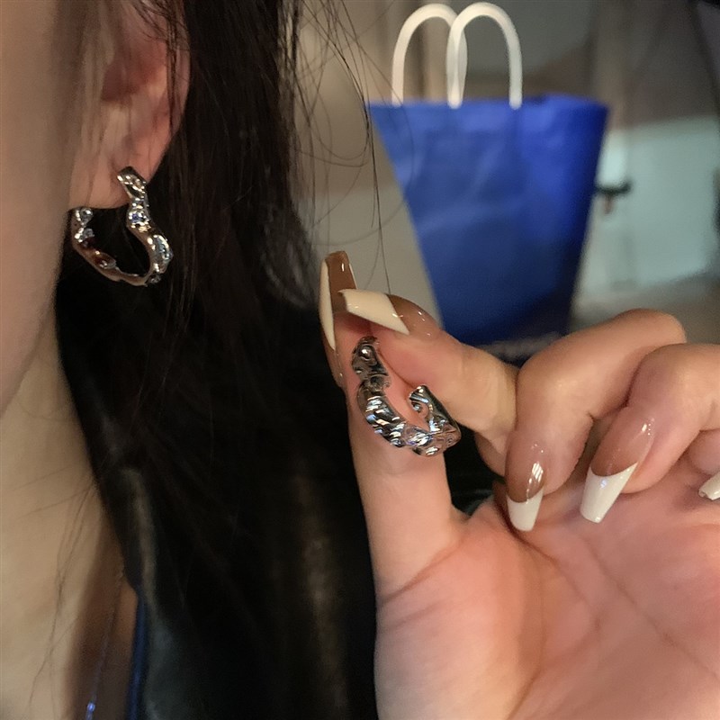 速发店主超推!爱心耳饰爆款202高级感吸睛耳环大圆脸适合的耳钉