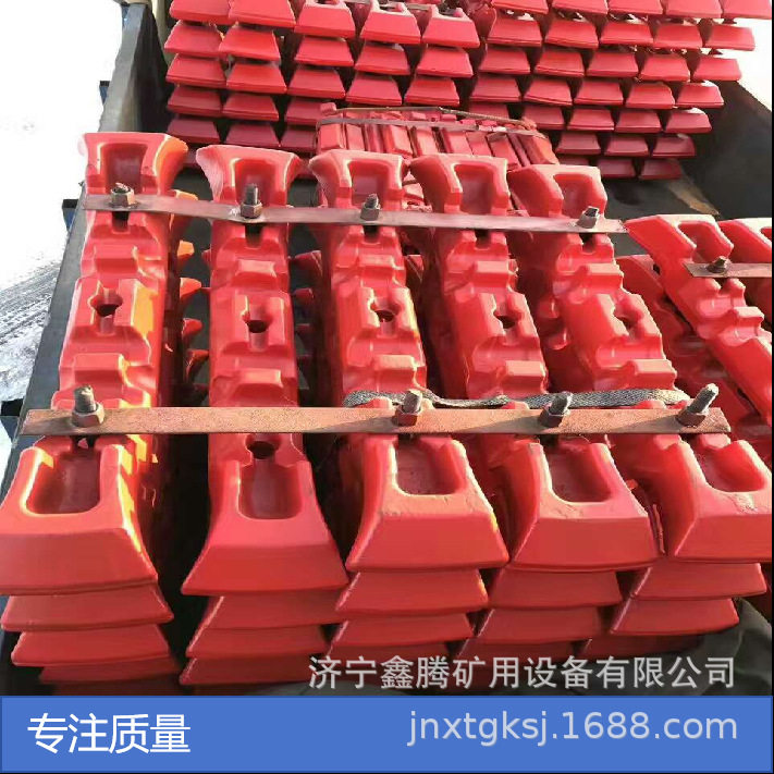 乌鲁木齐矿用刮板运输机配件牛角刮板 铸钢锻打不易变形耐磨 多种